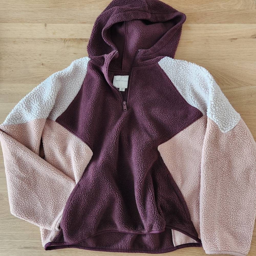 American Eagle fleece pullover
